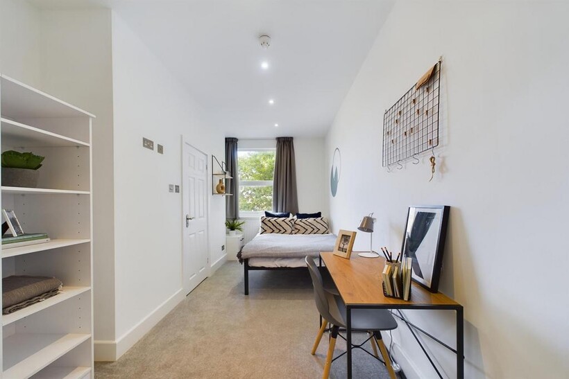 A spacious and inviting large double bedroom fe...