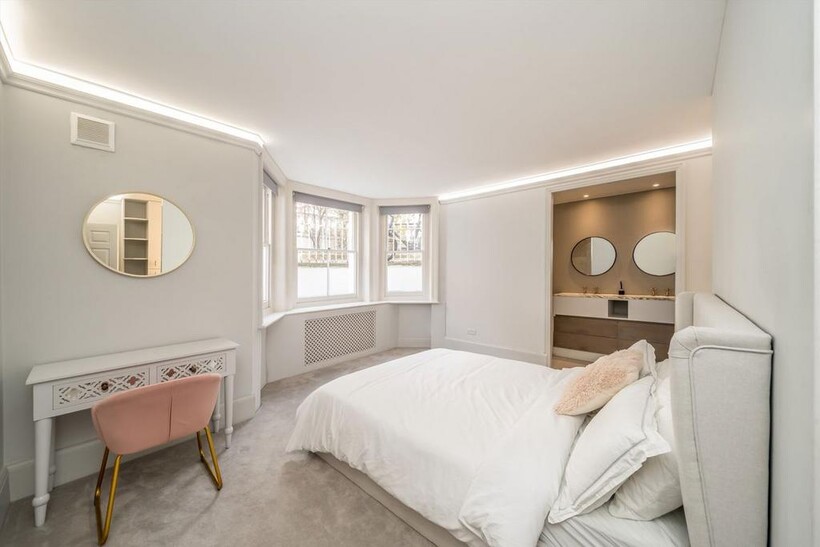 Strathmore Gardens, London W8 3 bed flat to rent - £5,850 pcm (£1,350 pw)