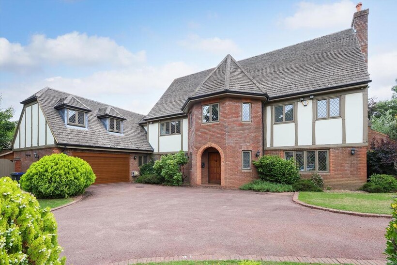 Fairfield Park, Cobham, Surrey, KT11 7 bed detached house to rent - £9,000 pcm (£2,077 pw)