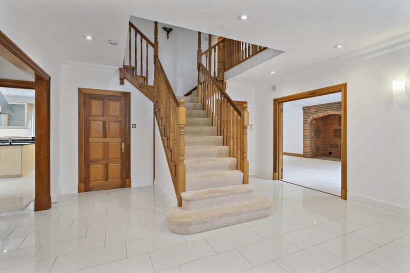 Fairfield Park, Cobham, Surrey, KT11 7 bed detached house to rent - £9,000 pcm (£2,077 pw)