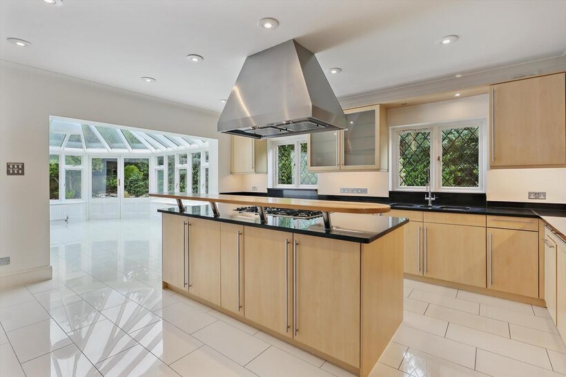 Fairfield Park, Cobham, Surrey, KT11 7 bed detached house to rent - £9,000 pcm (£2,077 pw)