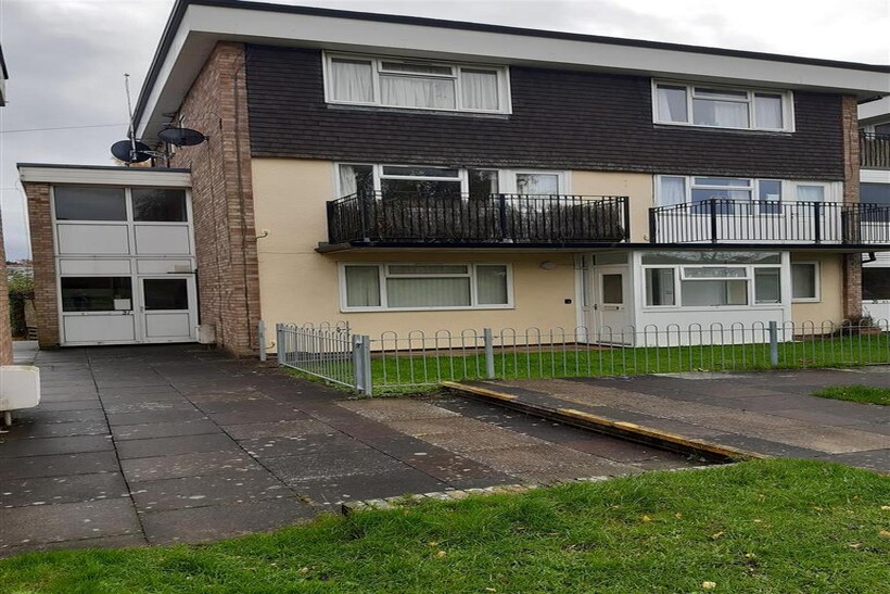 Flats 19,20 & 21 Greenfield, External, Front.jpg