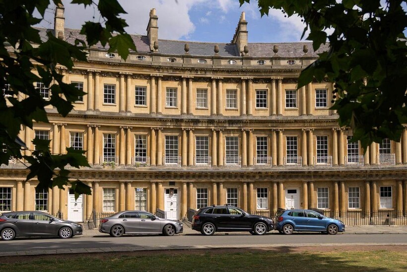 The Circus 3 bed apartment to rent - £3,800 pcm (£877 pw)