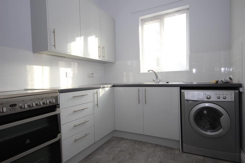 Craven Park, Harlesden, NW10 8TD 1 bed flat to rent - £1,547 pcm (£357 pw)