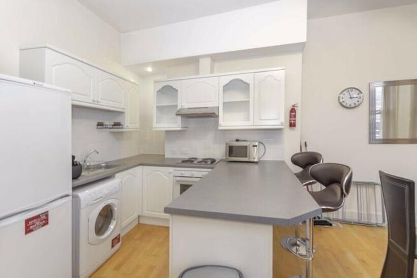 123, City Road, Islington, London, EC1V 3 bed apartment to rent - £2,650 pcm (£612 pw)
