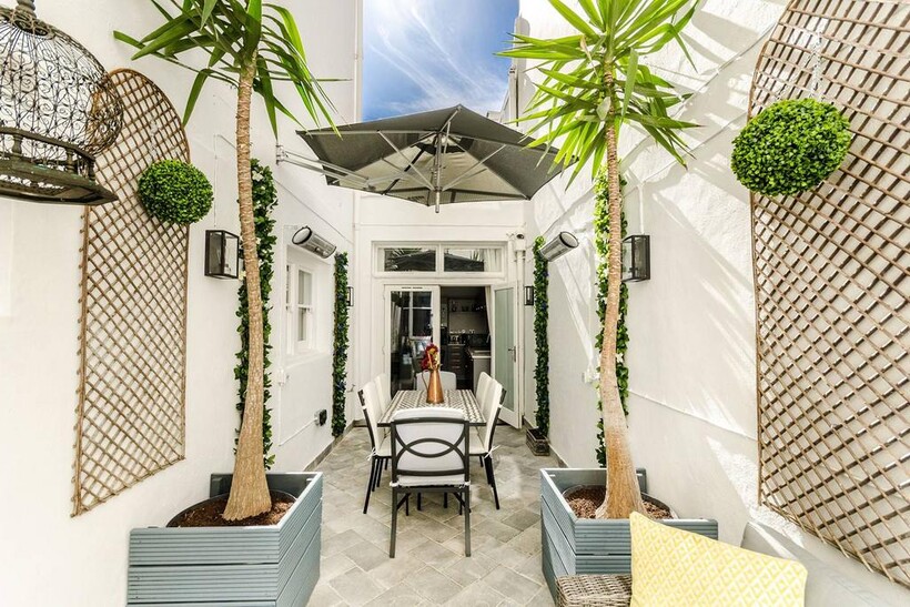 Stanhope Gardens, South Kensington... 2 bed flat to rent - £8,667 pcm (£2,000 pw)