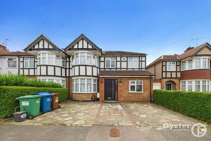 Hartford Avenue, Harrow, HA3 5 bed semi-detached house to rent - £3,150 pcm (£727 pw)