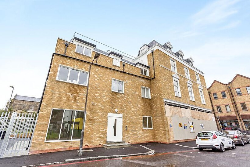 Hamley Lodge, Peckham High Street, SE15 3 bed apartment to rent - £3,050 pcm (£704 pw)