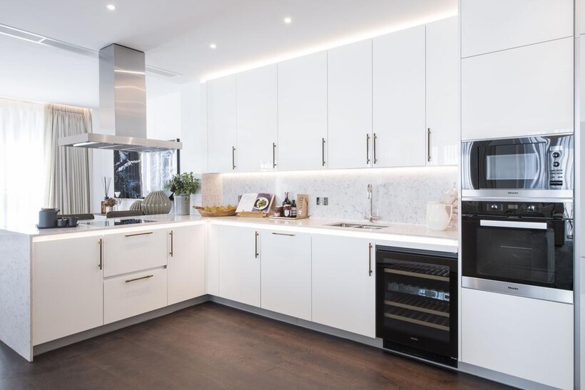 Charles Clowes Walk, Nine Elms, SW11 3 bed flat to rent - £11,418 pcm (£2,635 pw)