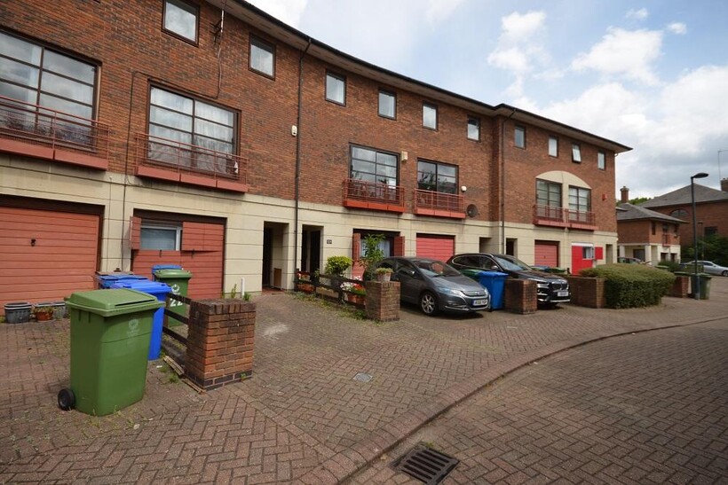 Plover Way, London SE16 5 bed terraced house to rent - £3,350 pcm (£773 pw)