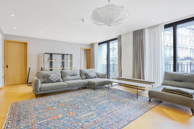 Victoria Road, South Kensington W8 3 bed apartment to rent - £30,333 pcm (£7,000 pw)