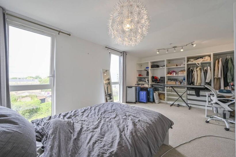 Panoramic Tower, Poplar, London, E14 2 bed flat to rent - £2,319 pcm (£535 pw)