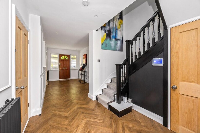 Miles Lane, Cobham, Surrey, KT11 5 bed detached house to rent - £8,400 pcm (£1,938 pw)