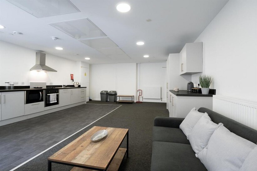 York Street, Sheffield S1 1 bed in a flat share to rent - £412 pcm (£95 pw)