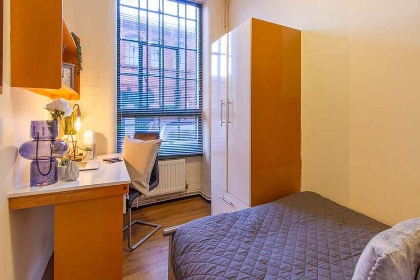 11 Russell Street, Nottingham NG7 1 bed in a flat share to rent - £429 pcm (£99 pw)
