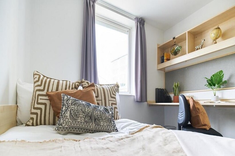 De Walden Way, Bradford BD7 1 bed in a flat share to rent - £472 pcm (£109 pw)