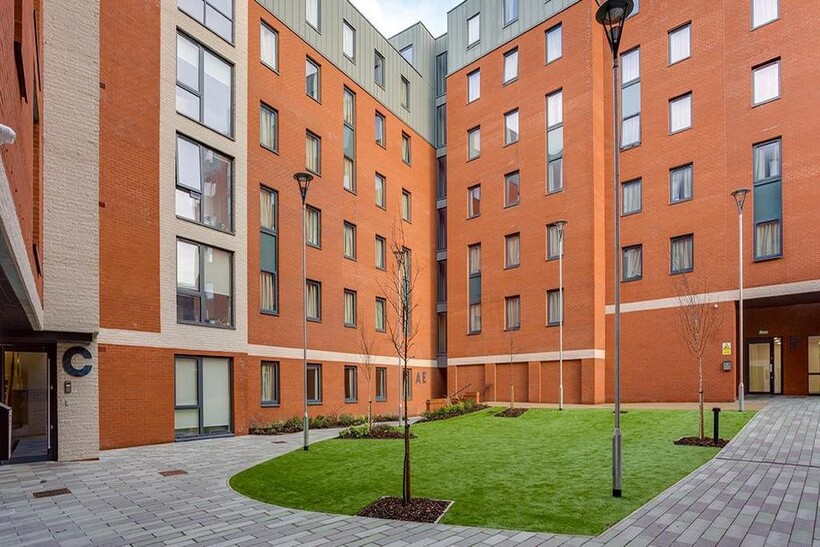 160 Corporation Street, Preston PR1 1 bed in a flat share to rent - £472 pcm (£109 pw)