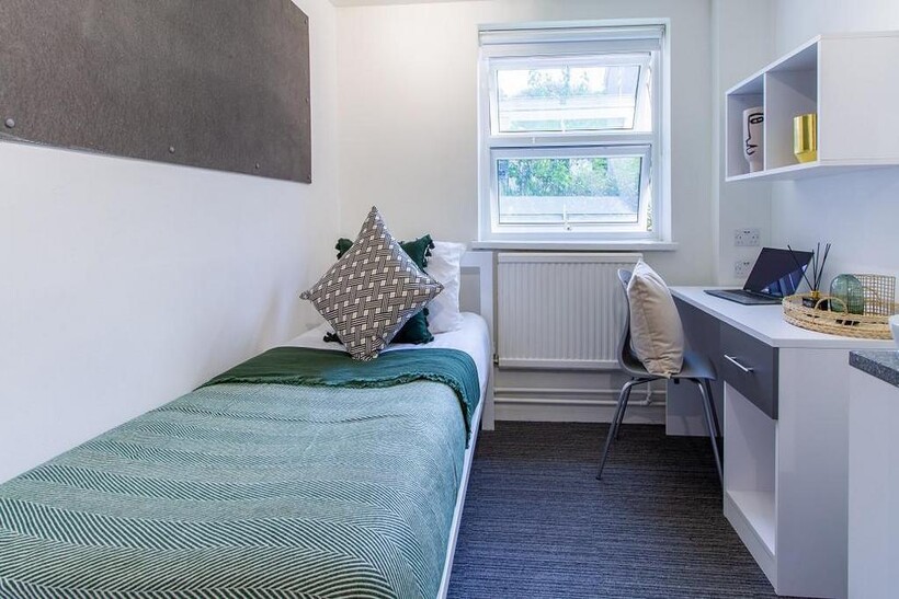 Bassett Green Road, Southampton SO16 1 bed in a flat share to rent - £537 pcm (£124 pw)