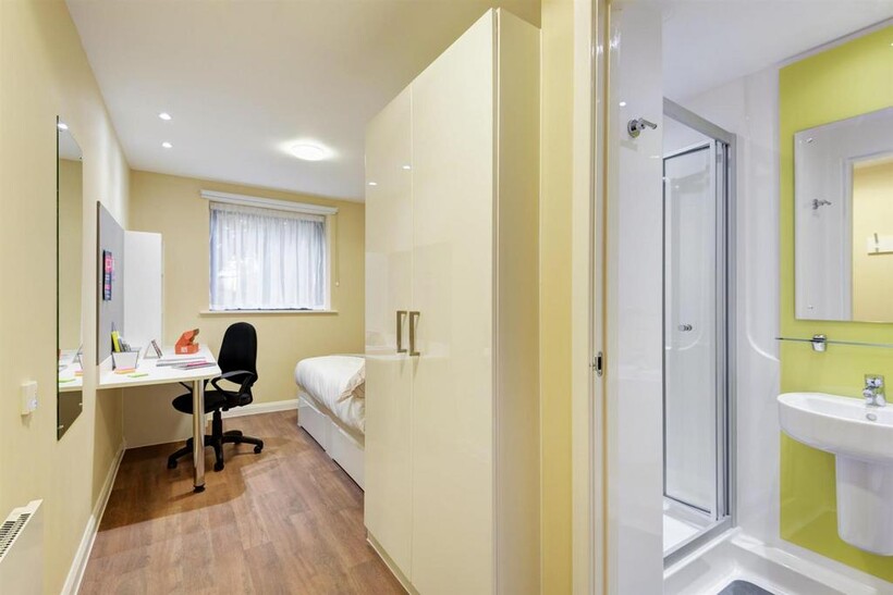 Dean Street, Bangor LL57 1 bed in a flat share to rent - £693 pcm (£160 pw)