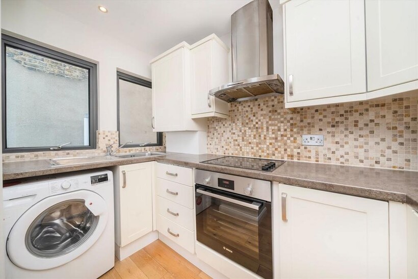 Broadway, London W13 1 bed flat to rent - £1,547 pcm (£357 pw)
