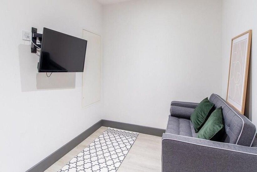 Parkside, Coventry CV1 1 bed in a flat share to rent - £758 pcm (£175 pw)