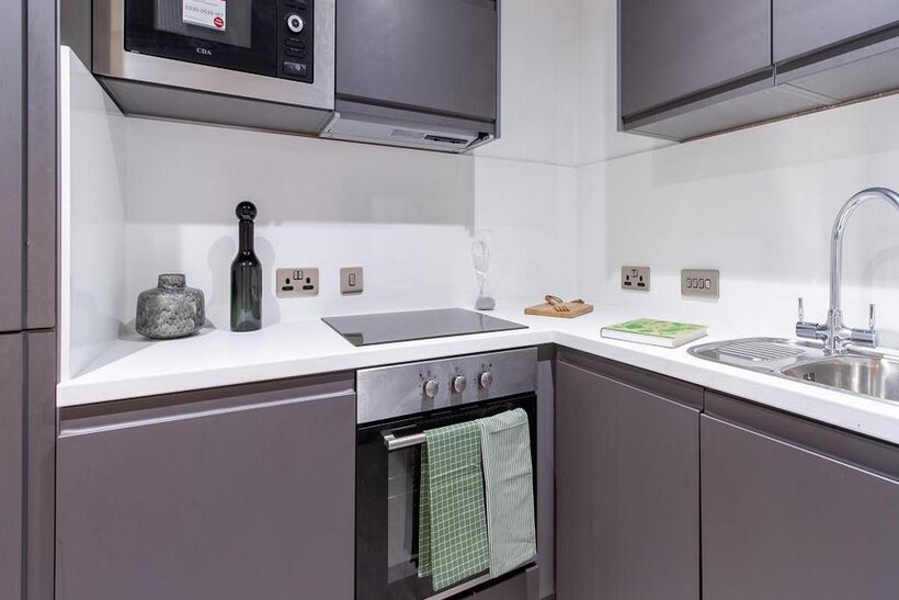 Parkside, Coventry CV1 1 bed in a flat share to rent - £758 pcm (£175 pw)
