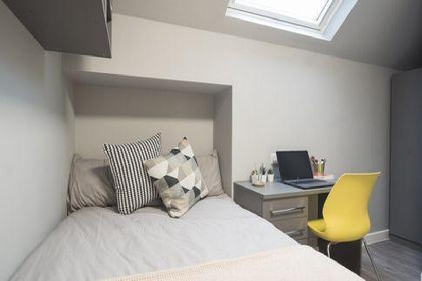 Cromwell Range, Manchester M14 1 bed in a flat share to rent - £1,018 pcm (£235 pw)