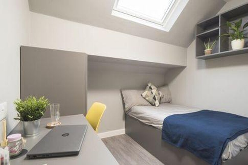 Cromwell Range, Manchester M14 1 bed in a flat share to rent - £1,018 pcm (£235 pw)