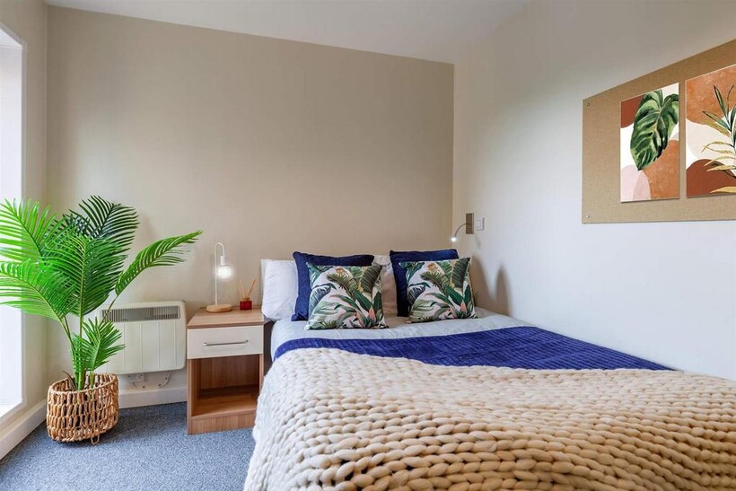 Crown Place, Reading RG1 1 bed in a flat share to rent - £1,040 pcm (£240 pw)
