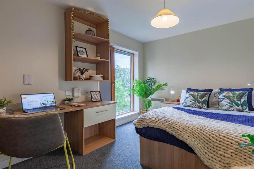 Crown Place, Reading RG1 1 bed in a flat share to rent - £1,040 pcm (£240 pw)