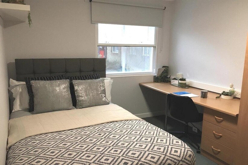 347 New Cross House, London SE14 1 bed in a flat share to rent - £1,040 pcm (£240 pw)