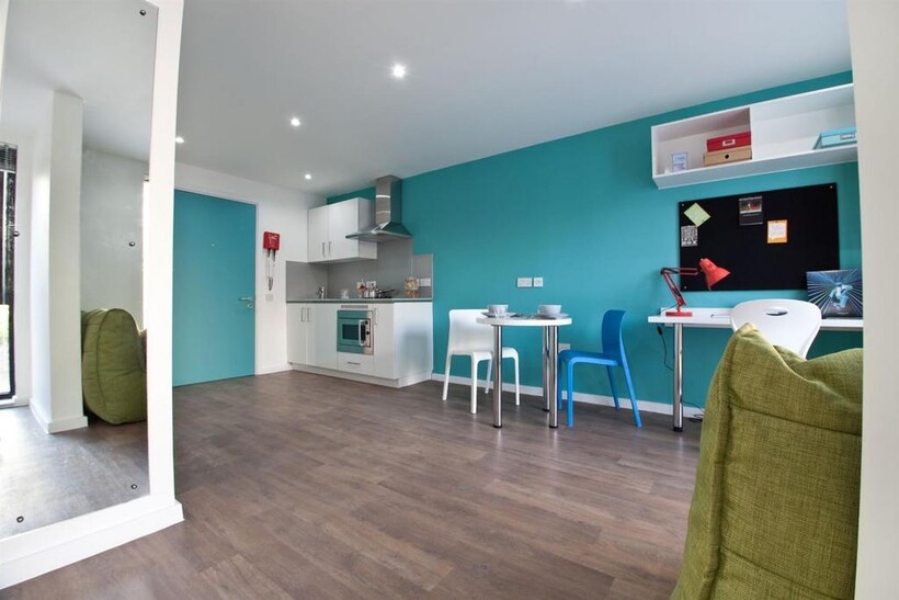 Montgomery Street, Edinburgh EH7 1 bed in a flat share to rent - £1,040 pcm (£240 pw)