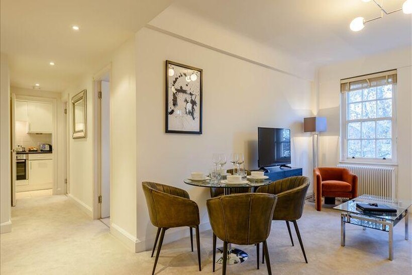 Fulham Road, London SW3 2 bed apartment to rent - £4,030 pcm (£930 pw)