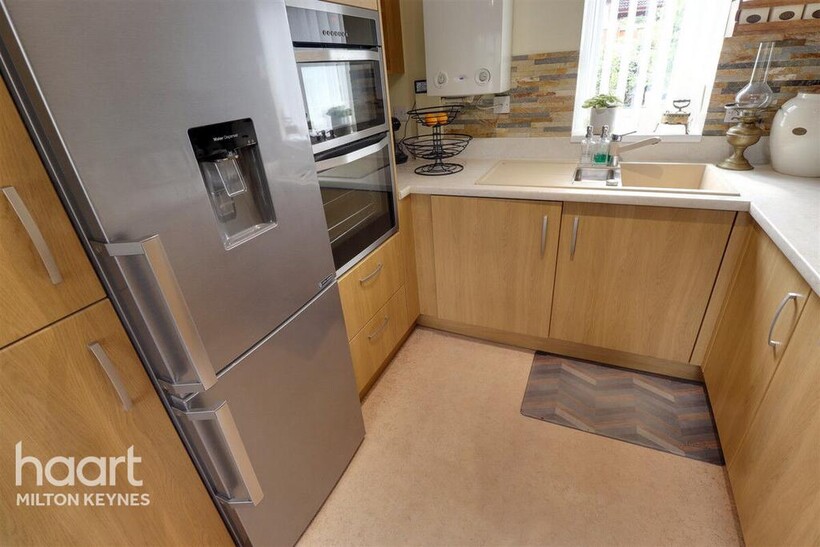 Redding Grove, Crownhill 3 bed detached house to rent - £1,595 pcm (£368 pw)