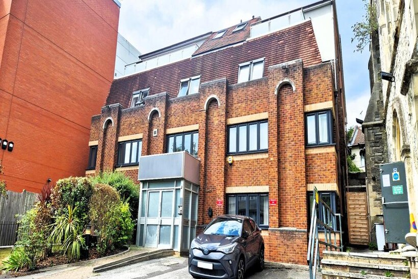 COMMERCIAL ROAD, SO15 2 bed penthouse to rent - £1,795 pcm (£414 pw)