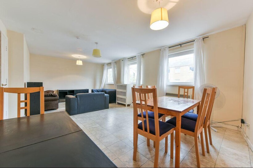 Cyclops Mews, London E14 5 bed terraced house to rent - £4,983 pcm (£1,150 pw)