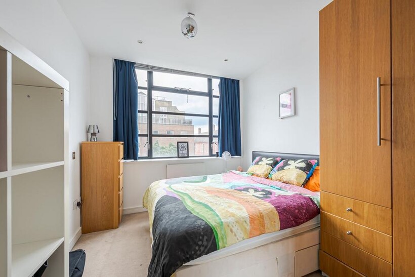 Lavender Hill, London SW11 2 bed apartment to rent - £2,448 pcm (£565 pw)