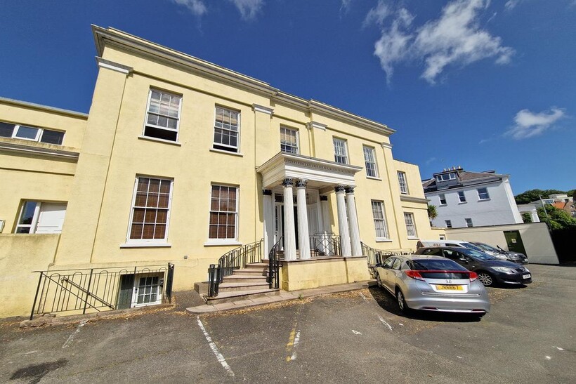 10 Gloster House, St. Helier 2 bed apartment to rent - £1,690 pcm (£390 pw)