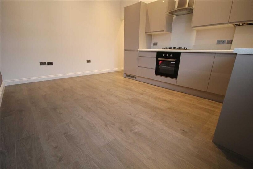 Harrow HA1 2 bed flat to rent - £1,700 pcm (£392 pw)