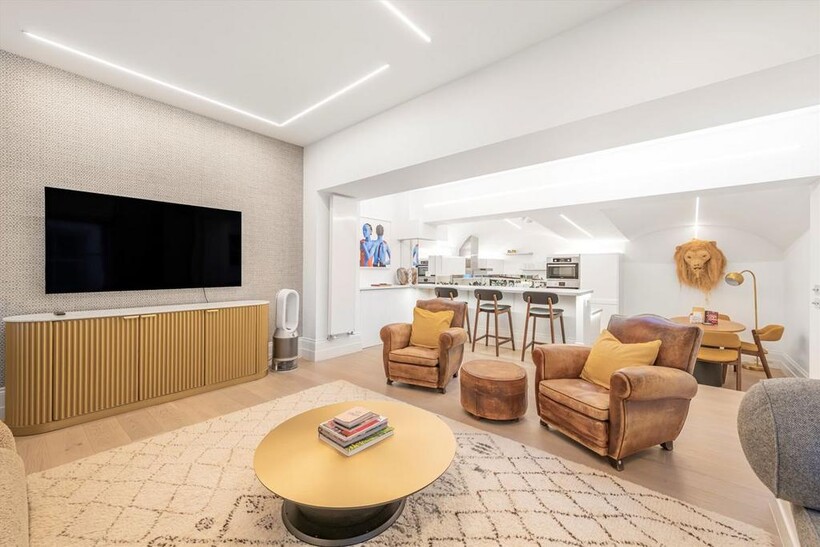 Winchester Street, London SW1V 3 bed flat to rent - £5,499 pcm (£1,269 pw)