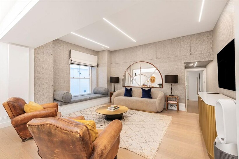 Winchester Street, London SW1V 3 bed flat to rent - £5,499 pcm (£1,269 pw)