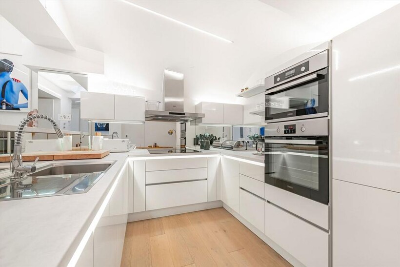 Winchester Street, London SW1V 3 bed flat to rent - £5,499 pcm (£1,269 pw)