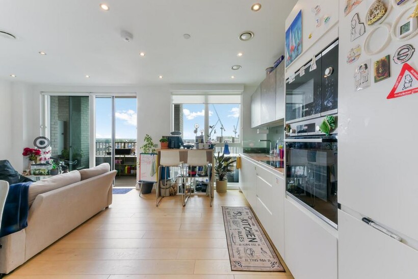 Duval House, Grant Road, London, SW11 1 bed apartment to rent - £2,249 pcm (£519 pw)