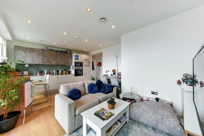 Duval House, Grant Road, London, SW11 1 bed apartment to rent - £2,249 pcm (£519 pw)