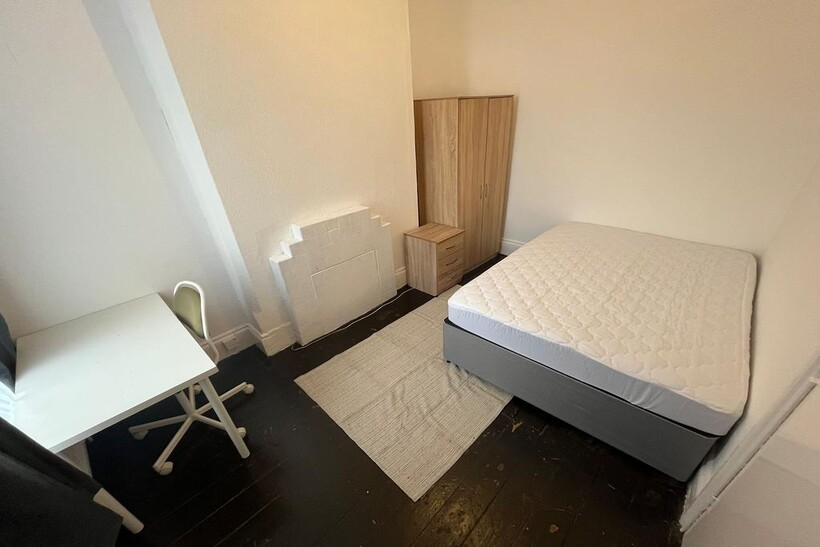 Alfreton Road, Nottingham NG7 1 bed in a house share to rent - £470 pcm (£108 pw)