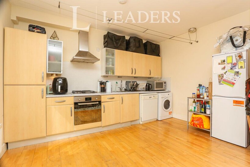 Burnt Ash Hill, Lee, SE12 2 bed apartment to rent - £1,575 pcm (£363 pw)