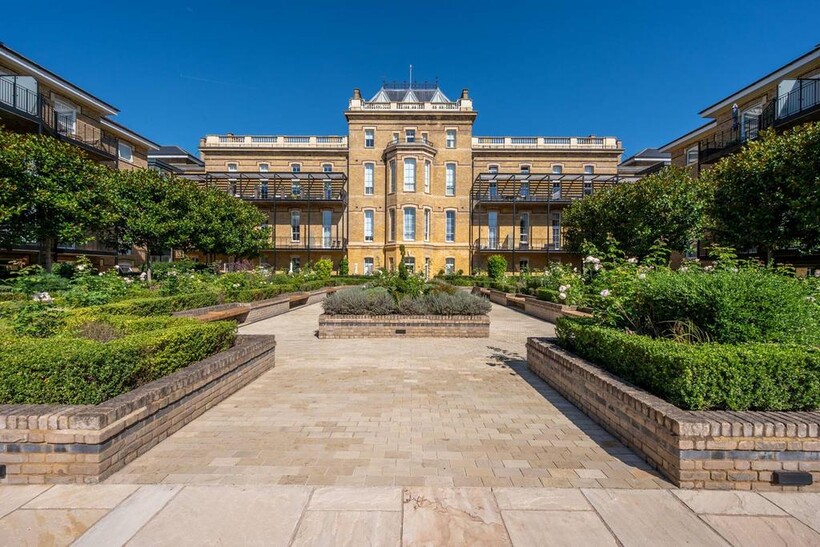 Chambers Park Hill, Copse Hill... 3 bed flat to rent - £8,667 pcm (£2,000 pw)