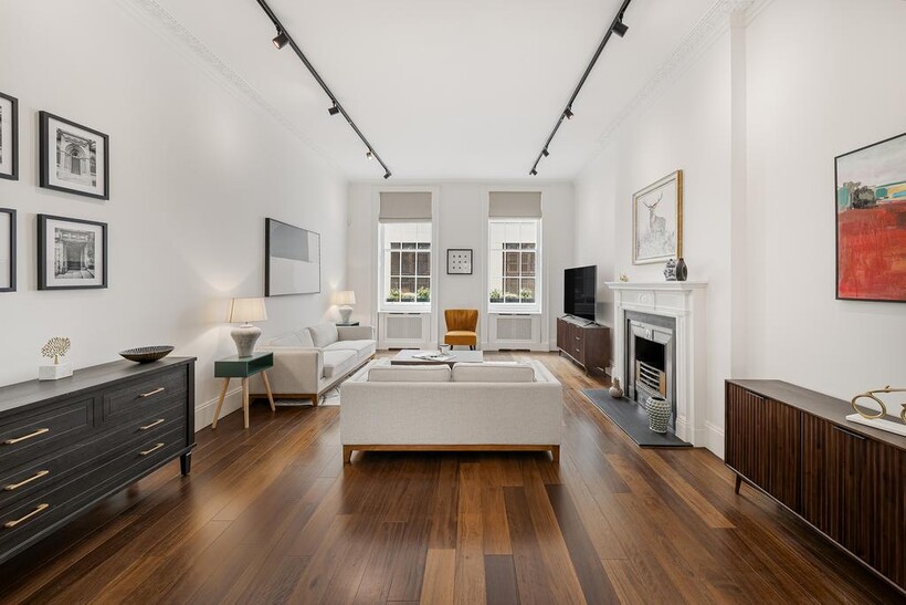 Halkin Street, London SW1X 2 bed duplex to rent - £11,000 pcm (£2,538 pw)