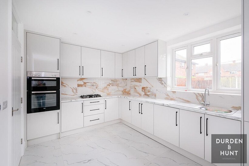 Annalee Gardens, South Ockenden, RM15 4 bed end of terrace house to rent - £2,595 pcm (£599 pw)