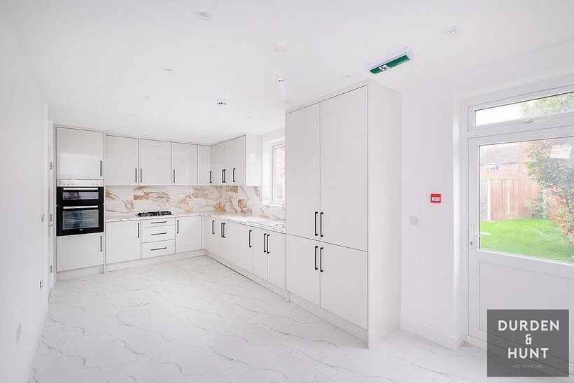 Annalee Gardens, South Ockenden, RM15 4 bed end of terrace house to rent - £2,595 pcm (£599 pw)